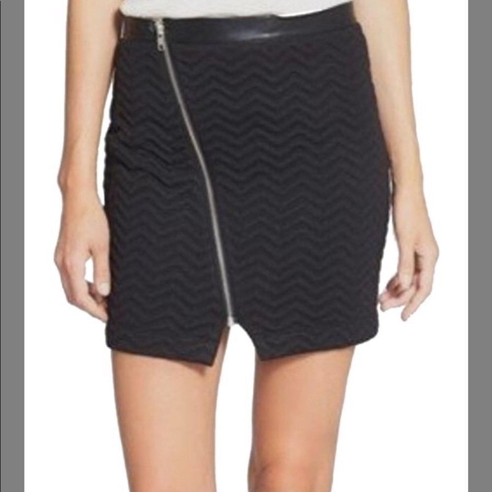 Sanctuary Black Chevron Zip Mini Skirt